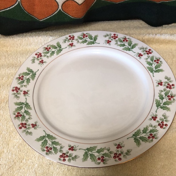 Christmas Charm-Delight-Holiday-Harmony
by GIBSON 2 - 10-1/2”Dinner Plat… - Picture 2 of 5